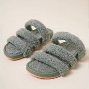 Charlotte Stone Dolly Strappy Shearling Sandal in Sage Green Size 5